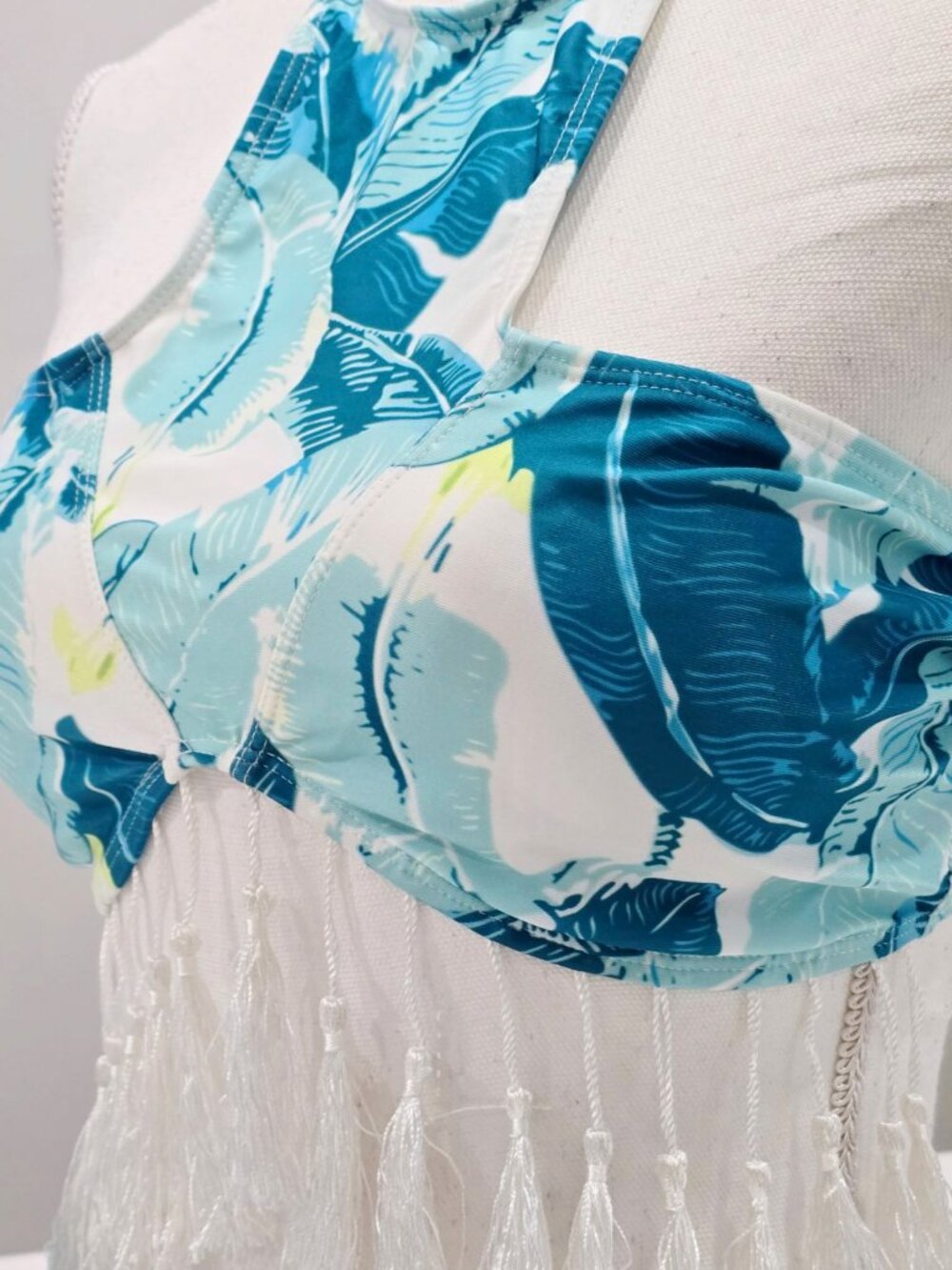 Tropical Leaf ✦ Blue Halter Bikini Set ✦ White Fringe Detailing Festival Size L - Picture 6 of 8